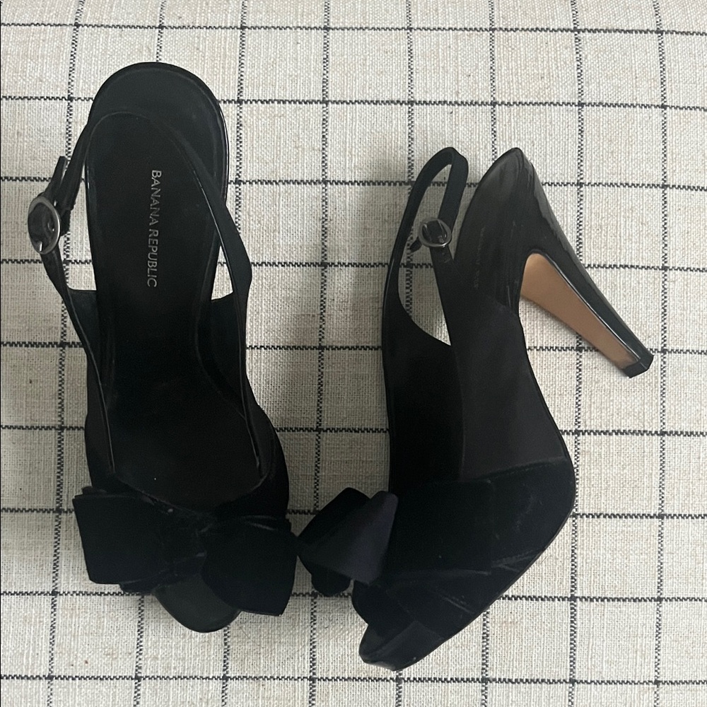 Banana Republic Suede Bow Sling Back Heels